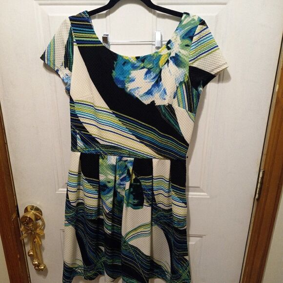DB Established 1962 Abstract design Dress - Picture 1 of 7
